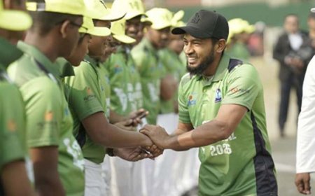 মাইলস্টোন স্পোর্টস ফেস্টিভ্যালে শিক্ষার্থীদের সঙ্গে মুশফিকুর রহিম