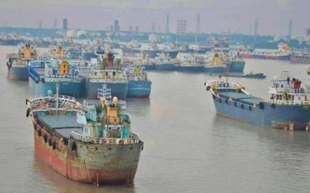 রমজানে পণ্য মজুতের অভিনব কৌশল: গুদাম এখন লাইটার জাহাজ