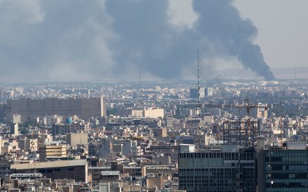 Trump Warns Iran With Military Muscle, but Risks a Regional War