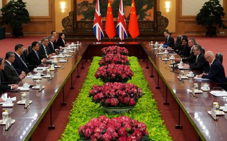 U.K.’s Starmer Meets Xi Jinping in Beijing as Ties Warm