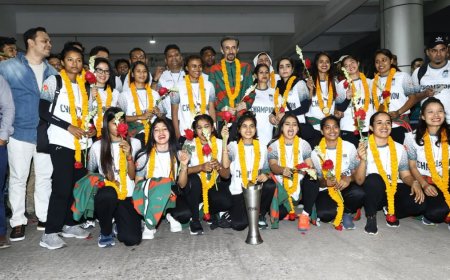 দেশে ফিরে ছাদখোলা বাসে সাবিনাদের উৎসব