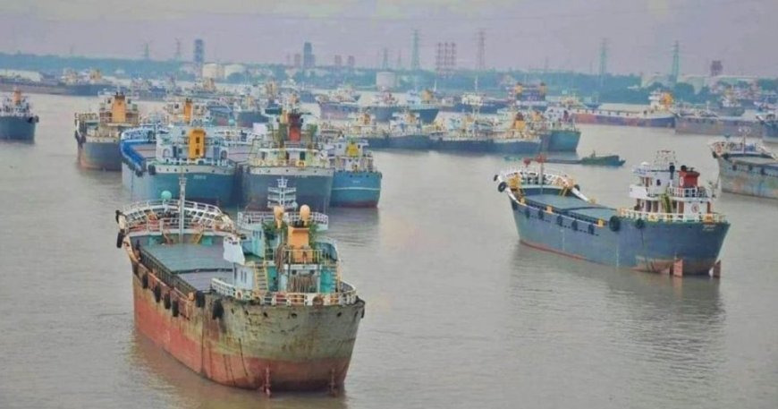 রমজানে পণ্য মজুতের অভিনব কৌশল: গুদাম এখন লাইটার জাহাজ