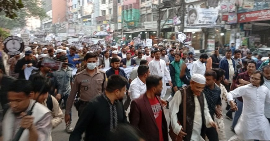 ইসি একটি দলের প্রতি অন্ধ-বধির: নাসীরুদ্দীন পাটওয়ারী