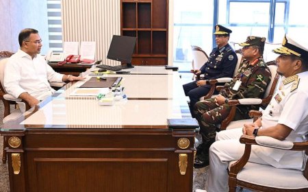 তিন বাহিনীর প্রধানদের সঙ্গে প্রধানমন্ত্রীর বৈঠক