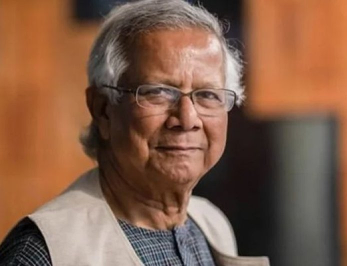 শরীফ ওসমান হাদির পরিবারকে ফ্ল্যাটের দলিল হস্তান্তর প্রধান উপদেষ্টার