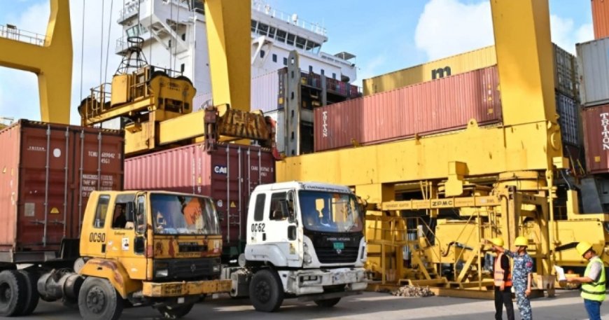 চট্টগ্রাম বন্দরে দ্বিতীয় দিনের মতো চলছে কর্মবিরতি