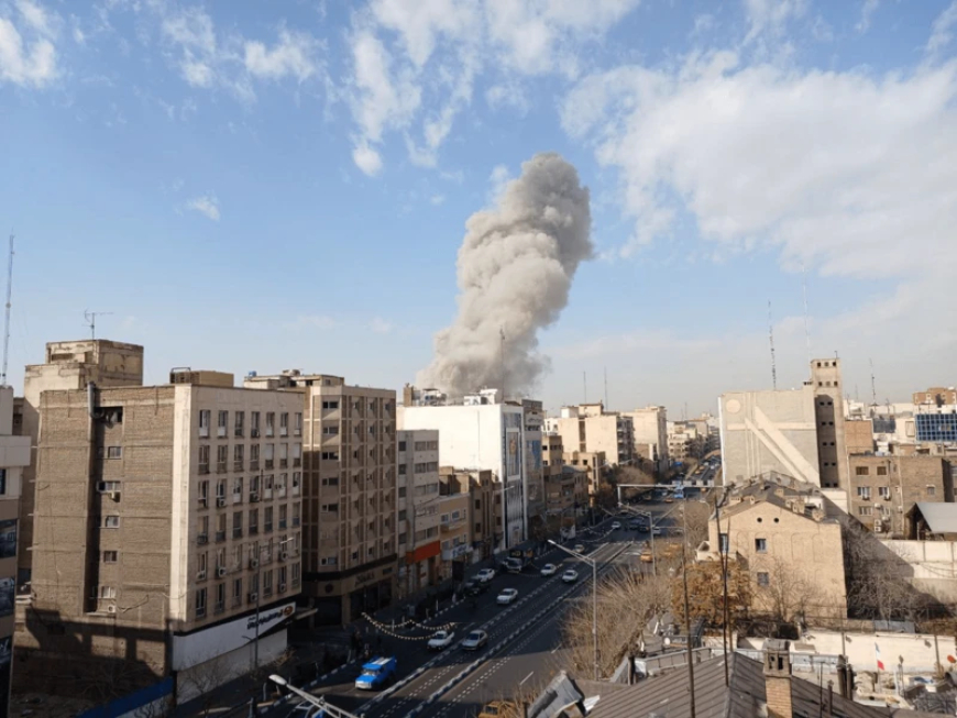 ইরানে হামলার দাবি ইসরায়েলের, তেহরানে বিস্ফোরণ