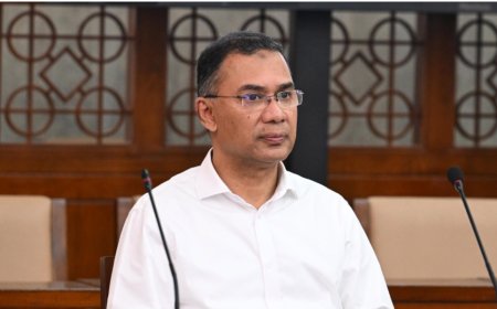 স্বাধীনতা দিবসের আলোচনাসভায় উপস্থিত হয়েছেন প্রধানমন্ত্রী