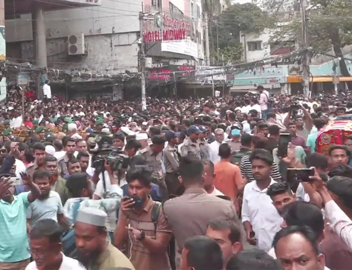 প্রধানমন্ত্রীর দায়িত্ব নেওয়ার পর প্রথমবার নয়াপল্টনে তারেক রহমান