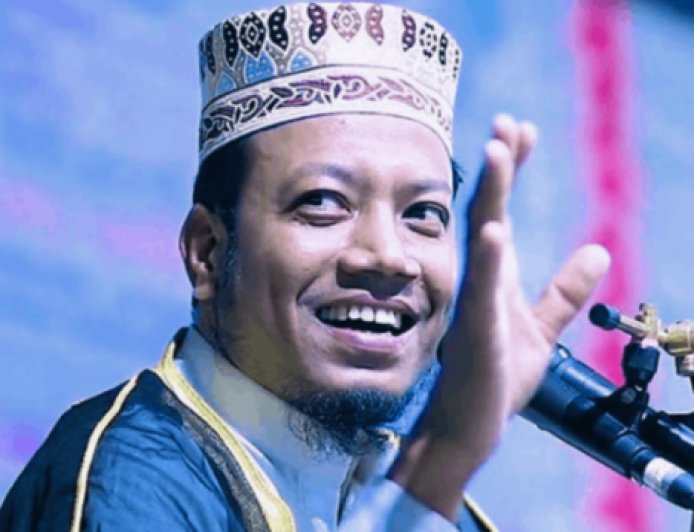 মন্ত্রীকে ‘নাস্তিক’ আখ্যা: কুষ্টিয়ায় এমপি আমির হামজার বিরুদ্ধে শতকোটি টাকার মানহানি মামলা