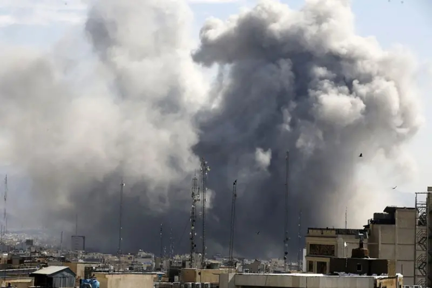 ইরান–যুক্তরাষ্ট্র–ইসরায়েল সংঘাতের বিস্ফোরণ:পাল্টাপাল্টি হামলা ও আকাশপথ অচল