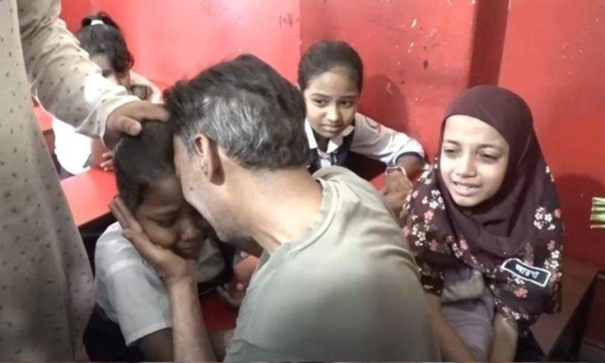 কবর থেকে ফিরে সহপাঠীদের ভিড়ে মেয়েকে খুঁজে ফেরেন অসহায় বাবা